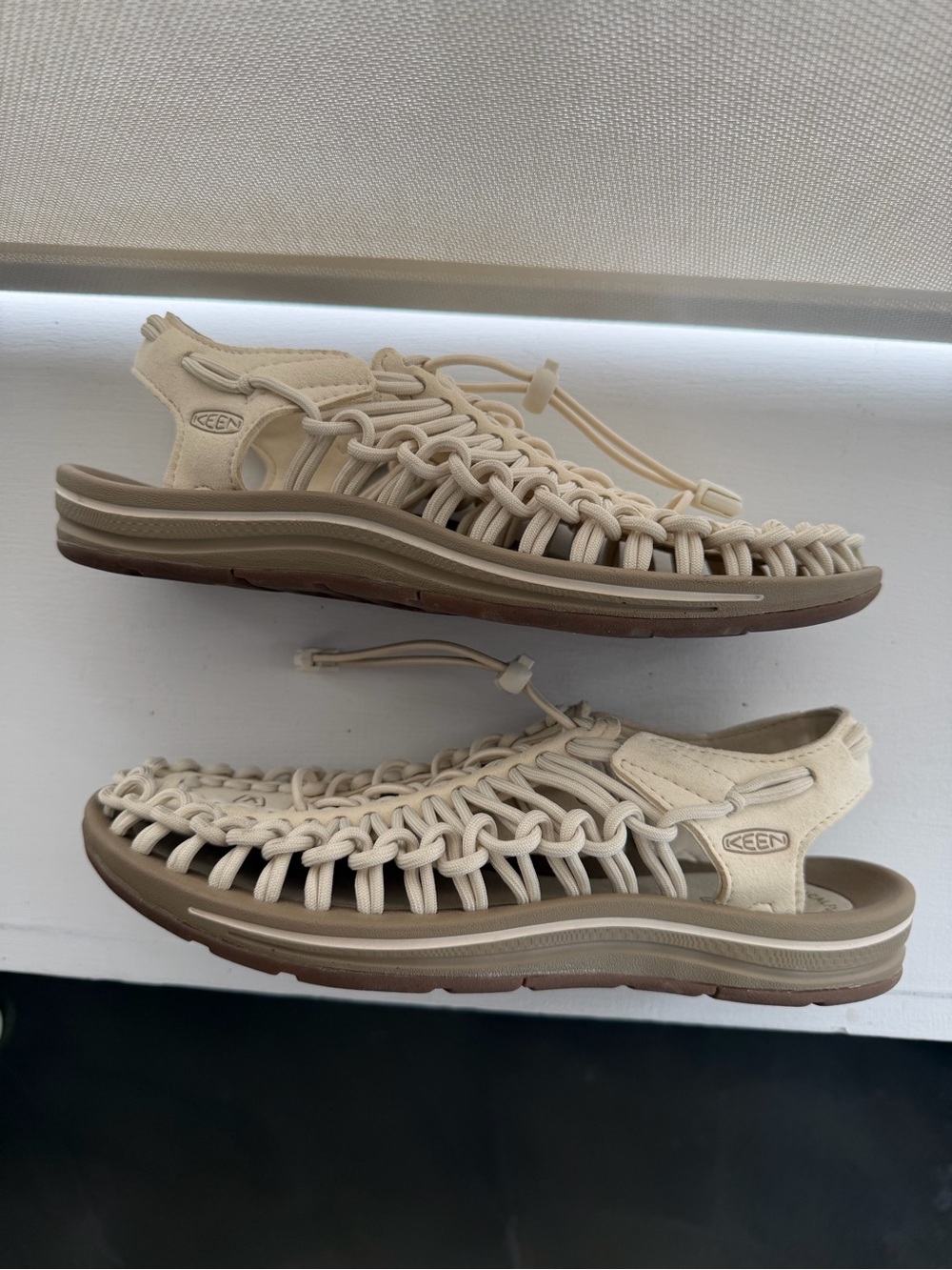 KEEN Uneek Sandals Women’s 8 White Cap Cornstalk Colour EUC Worn Twice - Picture 10 of 14